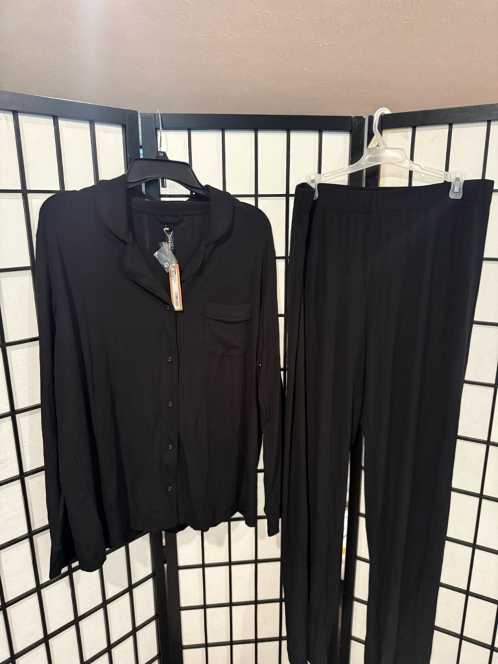 NWT SKIMS Soft Lounge‎ Set Black Button Top & Pants Size M/L (9/10) - Picture 2 of 3